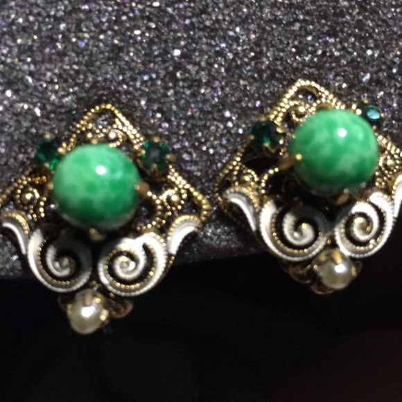 Vintage  gold tone filigree earrings with stone - Picture 2 of 5